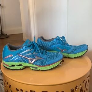 MIZUNO running shoes